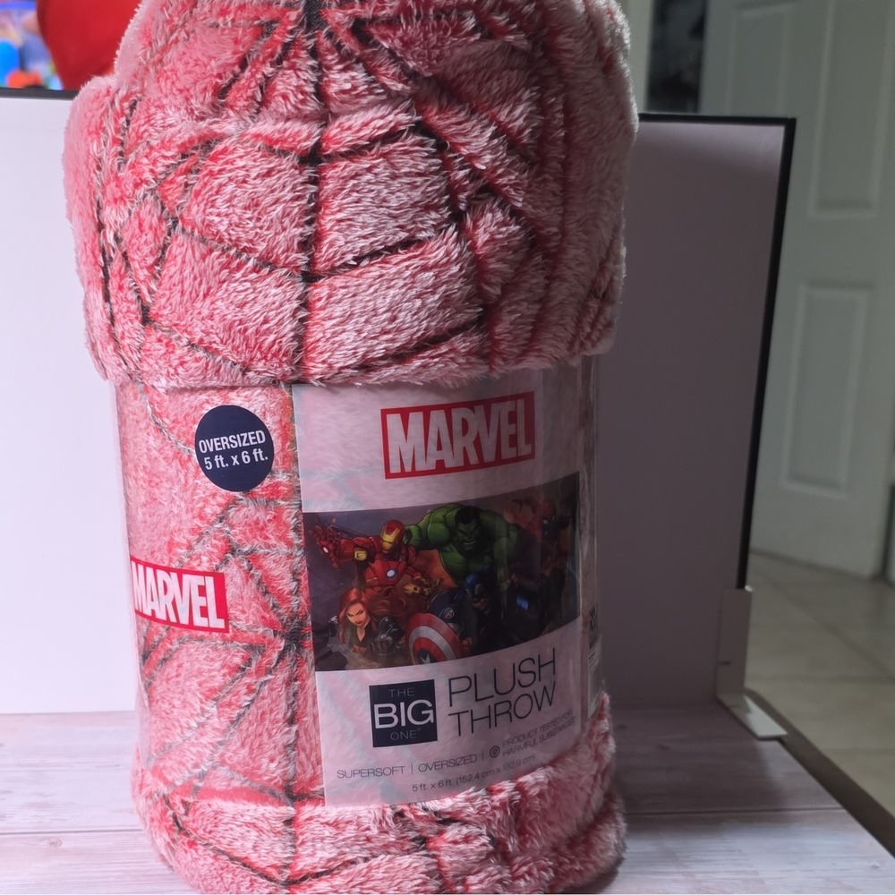 The Big One Marvel Spider-Man Plush Oversized Throw Blanket 5x6 ft Red/Black
